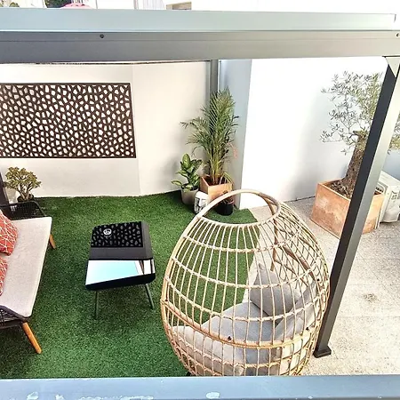 Private Terrace At Flores Street