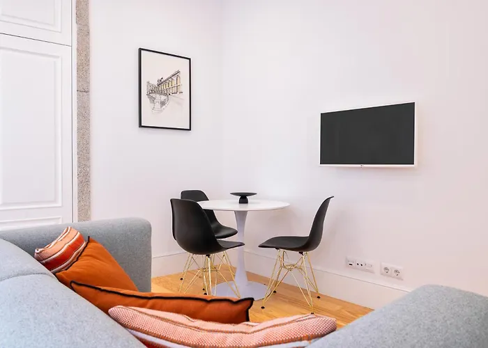 Private Terrace At Flores Street