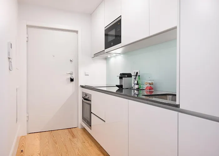 Private Terrace At Flores Street *