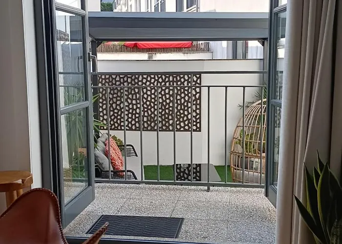 Private Terrace At Flores Street