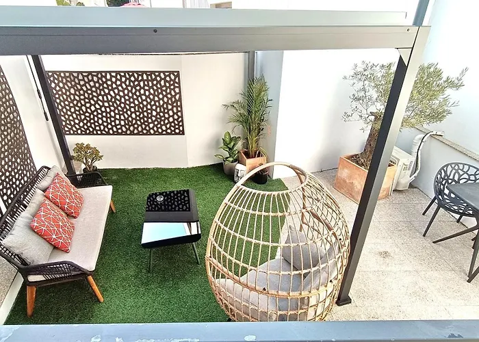 Private Terrace At Flores Street