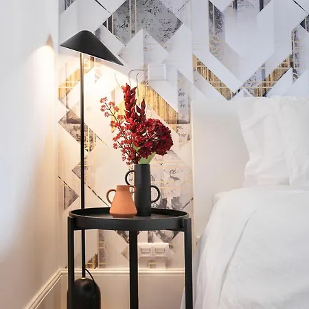 Private Terrace At Flores Street