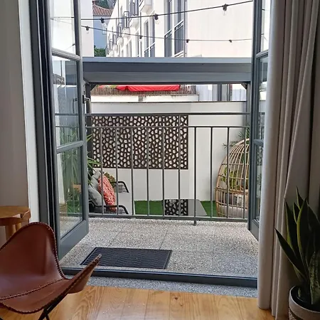 Private Terrace At Flores Street