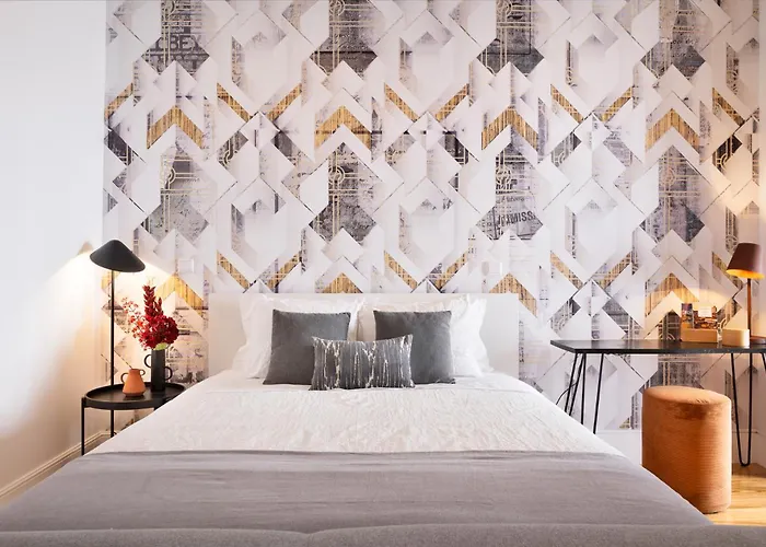 Private Terrace At Flores Street *