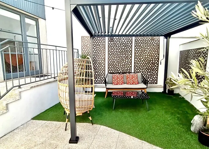 Private Terrace At Flores Street