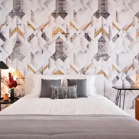 Private Terrace At Flores Street *